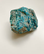 Load image into Gallery viewer, Apatite crystal- Lg