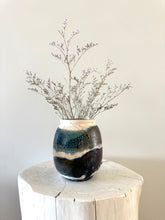 Load image into Gallery viewer, Vase-blue
