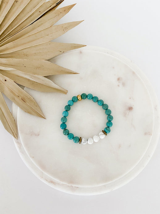 Beaded mala bracelet with turqouise and howlite gemstones.