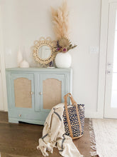 Load image into Gallery viewer, Straw bag and storage basket
