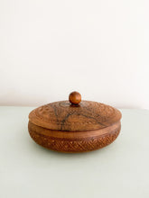 Load image into Gallery viewer, Wood carved dish with lid
